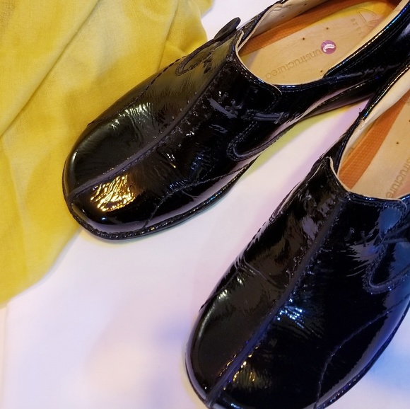 Clarks - Picture 5 of 6